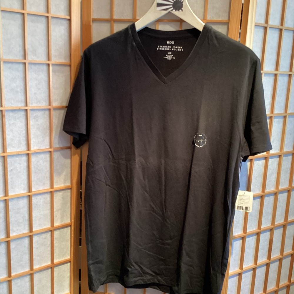 UO BDG Standard V-Neck Short Sleeve Tee Black Men's Size Large